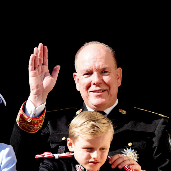 Le prince Albert II de Monaco et le prince Jacques - La famille princière de Monaco au balcon du palais, à l'occasion de la Fête Nationale de Monaco, le 19 novembre 2024. © Jacovides-Bebert/Bestimage 