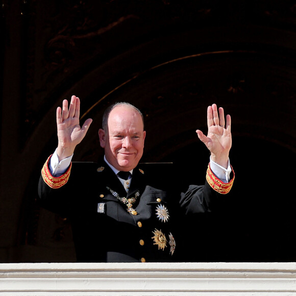Le prince Albert II de Monaco - La famille princière de Monaco au balcon du palais, à l'occasion de la Fête Nationale de Monaco, le 19 novembre 2024. © Jacovides-Bebert/Bestimage
