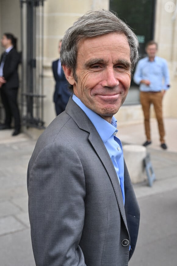 David Pujadas au défilé d'Alexis Mabille lors de la semaine de la mode haute couture à Paris, France, le 4 juillet 2023. Photo par Julien Reynaud/APS-Medias/ABACAPRESS.COM