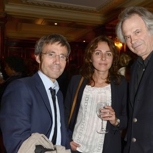 David Pujadas, 60 ans aujourd'hui, a vécu une très belle histoire avec Ingrid.David Pujadas et Ingrid, Franz-Olivier Giesbert - Générale de la pièce de théâtre "Le Mensonge" au théâtre Edouard VII à Paris.