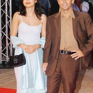 Ils se sont mariés en 2004Le présentateur de télévision français David Pujadas et son épouse lors de l'ouverture du 30e Festival du film américain à Deauville, en France, le 3 septembre 2004. Photo de Bruno Klein/ABACA.