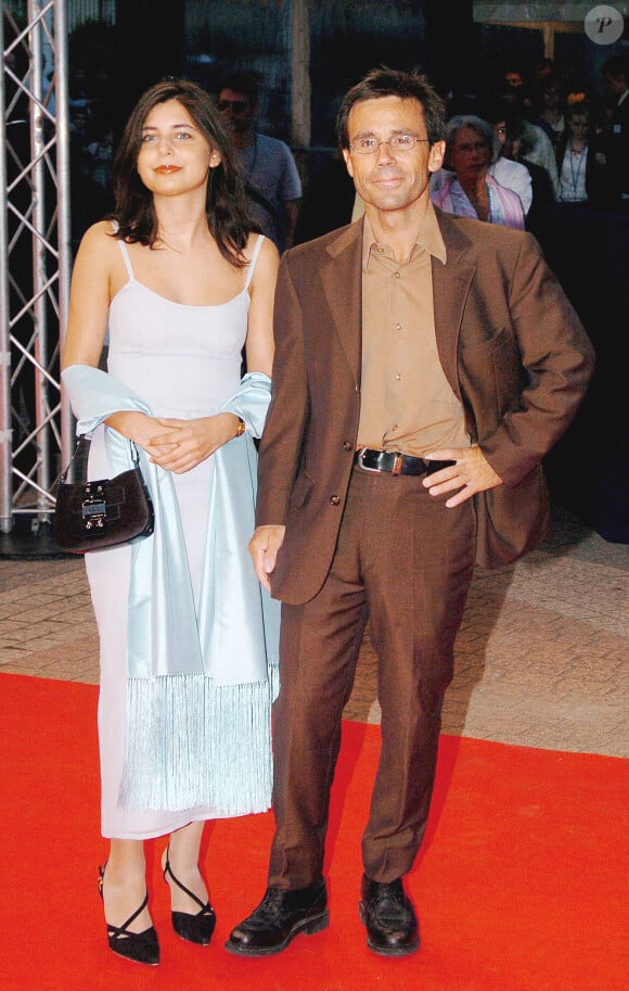 Ils se sont mariés en 2004Le présentateur de télévision français David Pujadas et son épouse lors de l'ouverture du 30e Festival du film américain à Deauville, en France, le 3 septembre 2004. Photo de Bruno Klein/ABACA.