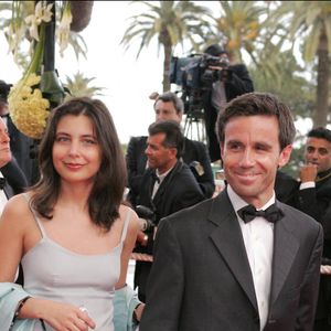 David Pujadas est resté en couple près de 15 ans avec cette hôtesse de l'air...David Pujadas et son épouse arrivent au Palais des Festivals pour la projection du film d'Emir Kusturica La vie est un miracle (Zivot Je Cudo) en compétition au 57ème Festival de Cannes à Cannes-France le vendredi 14 mai 2004. Photo par Hahn-Nebinger-Gorassini.