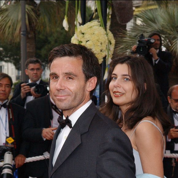 Il aura deux nouveaux enfants avec Ingrid...David Pujadas et son épouse arrivent au Palais des Festivals pour la projection du film d'Emir Kusturica La vie est un miracle (Zivot Je Cudo) en compétition au 57ème Festival de Cannes à Cannes-France le vendredi 14 mai 2004. Photo par Hahn-Nebinger-Gorassini.