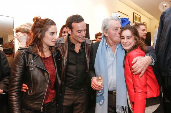 Exclusif - Alain Delon avec ses petites filles Loup et Liv et son fils Anthony Delon - Lancement de la marque de vêtements de cuir "Anthony Delon 1985" chez Montaigne Market à Paris. © Philippe Doignon / Bestimage