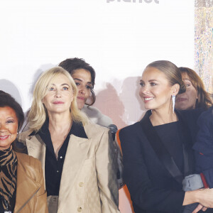 Jeanne d'Hauteserre, Emmanuelle Béart, Amandine Petit marraine de l'association Princesse Margot, soutenue cette année par le Comité, Anne Hidalgo - Le Comité du Faubourg Saint-Honoré dévoile les décorations et illuminations de Noël de ses rues à l'occasion de son emblématique "Winter Time" réunissant ses Maisons membres, les élus locaux et l'ensemble des riverains autour d'une soirée magique et d'une cause noble. Le gardien du patrimoine rare et prestigieux de l'un des quartiers les plus emblématiques de la capitale invite chacun à participer à une tombola solidaire d'envergure visant à récolter des fonds en faveur de l'association Princesse Margot qui lutte pour la recherche en faveur du cancer pédiatrique. A Paris, mardi 26 novembre 2024.