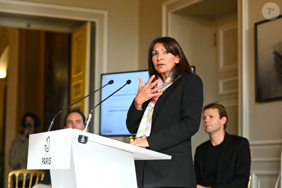 Et Anne Hidalgo a fait la gaffe que tout le monde redoute dans des situations délicates : un lapsus
Anne Hidalgo (Maire de Paris) pendant la présentation de la reconstruction de Notre-Dame de Paris le 15 octobre 2024 à Paris © Federico Pestellini/Panoramic/Bestimage