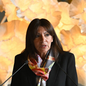 Après 2 mandats, elle n'en briguera pas un troisième 
Anne Hidalgo (Maire de Paris) pendant la présentation de la reconstruction de Notre-Dame de Paris le 15 octobre 2024 à Paris © Federico Pestellini/Panoramic/Bestimage