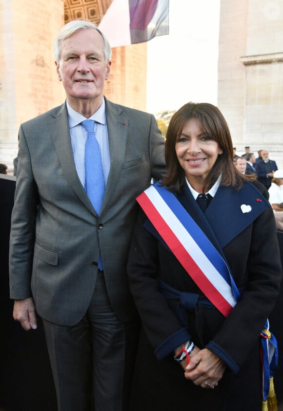 Exclusif - Michel Barnier, Anne Hidalgo - Remise des médailles par le président de la République à l'Arc de Triomphe aux athlètes lors de la parade des champions à l'occasion des Jeux Olympiques et Paralympiques Paris 2024, sur l'avenue des Champs-Elysées à Paris. Le 14 septembre 2024 © Perusseau-Ramsamy / Bestimage 