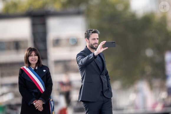 Anne Hidalgo (maire de Paris) et Tony Estanguet (président du Comité d'organisation des Jeux Olympiques et Paralympiques de Paris 2024). La Parade des Champions, dernière célébration et décoration des athlètes médaillés lors des Jeux Olympiques et Paralympiques de Paris2024, au pied de l'Arc de Triomphe. Paris, le 14 Septembre 2024. © Nicolas Messyasz/Pool/Bestimage