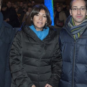 François Vauglin (maire du XIe arrondissement de Paris), Bruno Julliard, Anne Hidalgo, Rémi Féraud - Anne Hidalgo, maire de Paris, lors de l'illumination du chêne du souvenir et de la statue de Marianne dans le cadre de l'hommage rendu aux victimes des attentats de janvier et de novembre 2015, place de la République à Paris, le 10 janvier 2016. Cet hommage a lieu un an après le rassemblement unitaire de 1,6 million de personnes du 11 janvier 2015 organisé juste après les attentats contre Charlie Hebdo et l'Hyper Cacher Porte de Vincennes. © Pierre Perusseau/Bestimage 