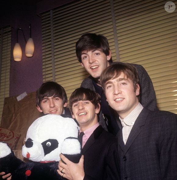 Les Beatles dans les coulisses à Manchester. George Harrison, Ringo Starr, Paul McCartney et John Lennon. Photo par PA Photos/ABACAPRESS.COM