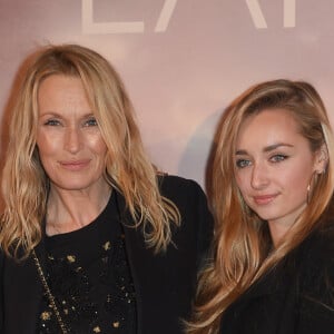 Estelle Lefébure avec sa fille Emma Smet à l'avant-première du film "Holy Lands" au cinéma UGC Normandie à Paris, France, le 4 décembre 2018. © Coadic Guirec/Bestimage 