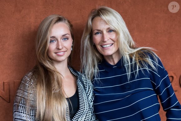 Estelle Lefebure et sa fille Emma Smet - People au village des Internationaux de Tennis de Roland Garros à Paris, le 6 juin 2018. © Cyril Moreau/Bestimage 