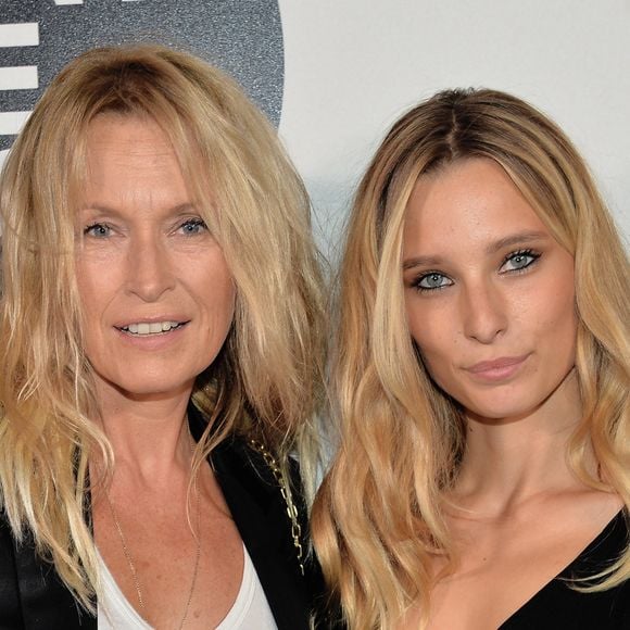 Estelle Lefébure et sa fille Ilona Smet au photocall de la 10ème édition du "Etam Live Show" (Etam Lingerie) lors de la Fashion Week à l'école nationale supérieure des beaux-arts à Paris, France, le 26 septembre 2017. Photo by CVS-Veeren/Bestimage 