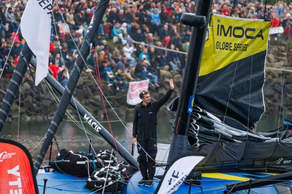 Charlie Dalin lors de la 10ème édition du Vendée Globe aux Sables d'Olonne le 10 novembre 2024.