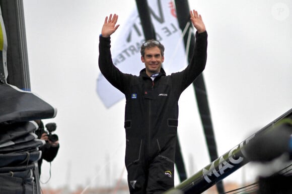 Ce Vendée Globe est le deuxième pour le papa d'Oscar, marié à Perrine
Charlie Dalin le jour du départ du 10e Vendée Globe, le 10 novembre 2024 aux Sables d'Olonne. Photo de Franck Castel/ABACAPRESS.COM