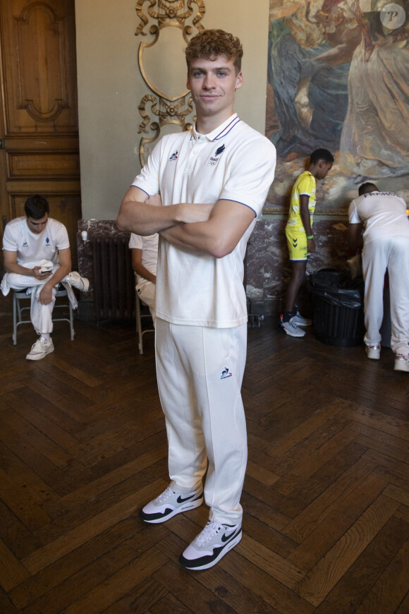 Léon Marchand - Les Toulousains ont accueilli avec ferveur les athlètes de la Ville rose et de ses alentours, après leur performance aux Jeux Olympiques de Paris 2024 sur la place du Capitole le 18 septembre 2024. © Frédéric Maligne/Bestimage