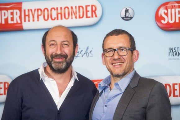 Kad Merad et Dany Boon lors du photocall du film " Supercondriaque " à Berlin, le 31 mars 2014.