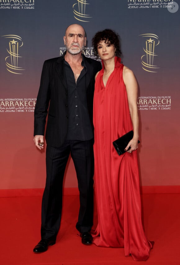 Pour l'occasion, de nombreuses célébrités ont fait le déplacement dont Rachida Brakni et son mari Eric Cantona. 
Eric Cantona et sa femme Rachida Brakni - 21ème Festival du film de Marrakech au Maroc le 1er décembre 2024. © Dominique Jacovides/Bestimage