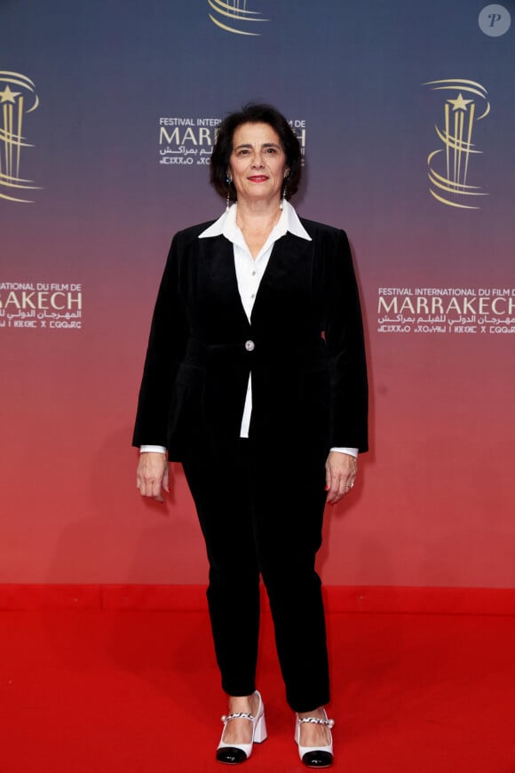 L'actrice Hiam Abbass a choisi le chic d'un tailleur avec une jolie chemise blanche pour plus de contraste. 
Hiam Abbass - 21ème Festival du film de Marrakech au Maroc le 1er décembre 2024. © Dominique Jacovides/Bestimage