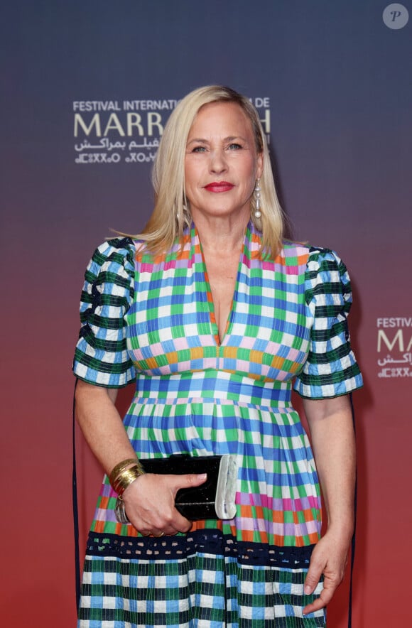 Elle n'était pas la seule à briller puisque Patricia Arquette a porté une très jolie robe colorée et à carreaux. 
Patricia Arquette - 21ème Festival du film de Marrakech au Maroc le 1er décembre 2024. © Dominique Jacovides/Bestimage