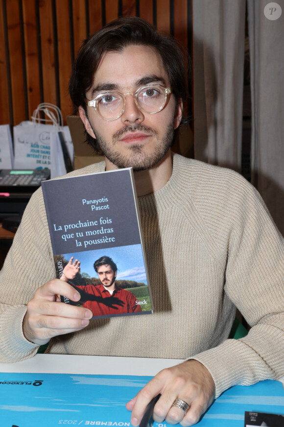 Il a démarré à 16 ans dans "Le Petit Journal" puis n'a cessé d'impressionner, notamment avec son livre "La prochaine fois que tu mordras la poussière"
Panayotis Pascot - 41ème Foire du Livre de Brive à La Halle Brassens le 12 novembre 2023. © Jean-Marc Lhomer/Bestimage