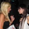 Nicole Richie et Paris Hilton s'expliquent lors du 15ème anniversaire des maillots de bain Victoria's Secret le 25 mars 2010 à Los Angeles