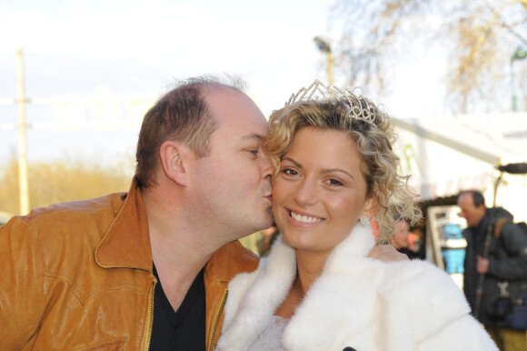 Cauet et la reine des Forains lors de l'inauguration de la Foire du Trône au profit de l'association Petits Princes le 2 avril 2010