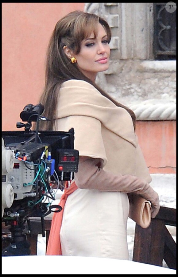 Angelina Jolie sur le tournage de The Tourist, à Venise le 16 mars 2010 !