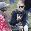 Madonna avec sa petite Mercy au Malawi, le 5 avril 2010