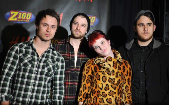 Josh Farro avec Paramore en décembre 2008