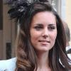 L'Angleterre retient son souffle en attendant l'annonce de l'union du prince William et de la future princesse et reine Kate Middleton