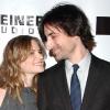 Noah Baumbauch et son épouse, Jennifer Jason Leigh, novembre 2007 !