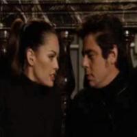 Regardez le viril Benicio Del Toro faire un énorme braquage avec sa superbe femme !