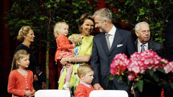 La famille Royale de Belgique prend un bain de fleurs... pour les cinquante ans du Prince !