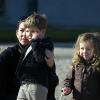 La princesse Mary, épouse de Frederik du Danemark, avec ses enfants Isabella et Christian devant le château de Fredensborg, le matin de l'anniversaire de la reine de Margrethe, le 16 avril 2010