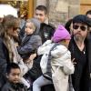 Angelina Jolie, Brad Pitt et leurs enfants à Florence en Italie en 2010