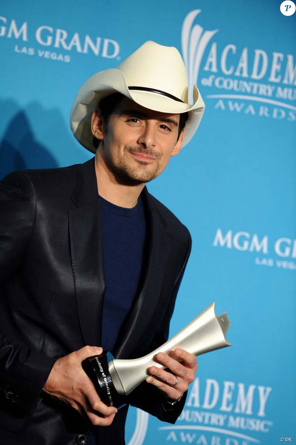 Brad paisley aux academy of country music awards las vegas le 18