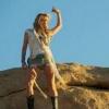 La chanteuse Ke$ha tourne Your love is my drug, son nouveau clip, en  plein désert.