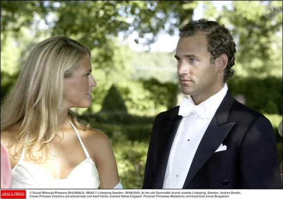 Après 7 ans d'idylle, Madeleine de Suède a rompu ses fiançailles avec Jonas Bergström, alors qu'une love affair que celui-ci aurait eu en 2009 défraye la chronique scandinave...
