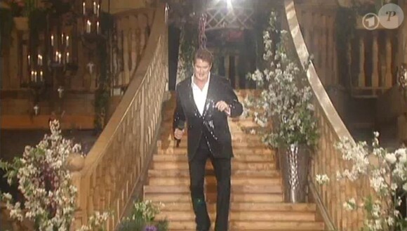 Le 24 avril 2010, David Hasselhoff faisait son come-back musical dans une émission allemande... Culte !