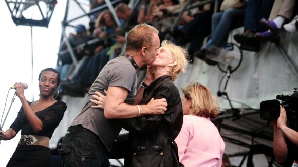 Sting et sa femme Trudie s'offrent un baiser de cinéma... devant les Na'vis de James Cameron !