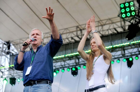 James Cameron et sa femme Suzy au concert pour la journée de la Terre, à Washington, le 25 avril 2010 !