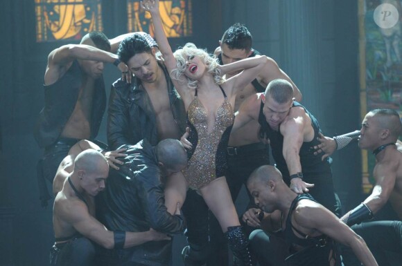 Christina Aguilera s'aventure dans un univers porno-chic pour l'album Bionic, annoncé par le single Not Myself Tonight et son clip sulfureux