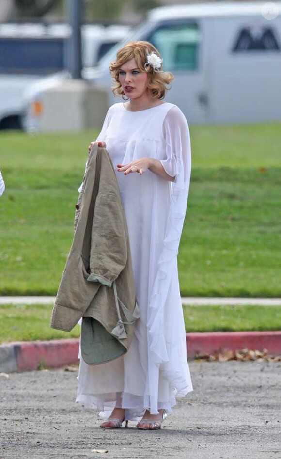 Milla Jovovich en plein tournage de Dirty Girl à Los Angeles