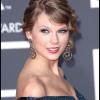 Taylor Swift a été recrutée par la marque de cosmétiques CoverGirl pour  devenir l'ambassadrice de ses produits de beauté à partir de janvier  2011.