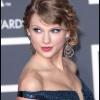 Taylor Swift a été recrutée par la marque de cosmétiques CoverGirl pour  devenir l'ambassadrice de ses produits de beauté à partir de janvier  2011.