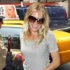 Sienna Miller arrive à son Hôtel à New York le 3 mai 2010. Elle est rayonnante !