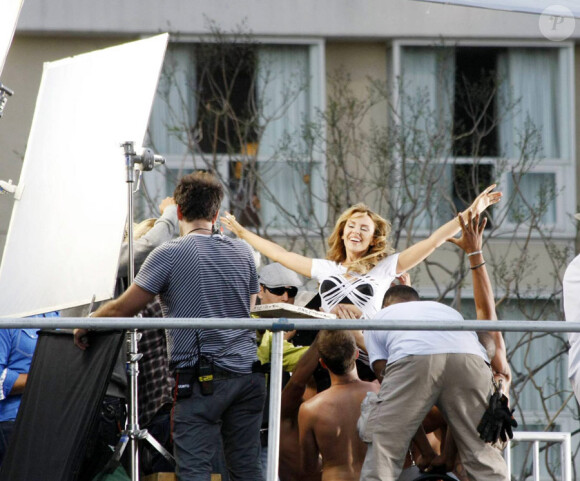 Kylie Minogue tourne le clip de son prochain tube, All the Lovers, issu de son album Aphrodite, à Los Angeles, le 8 mai 2010